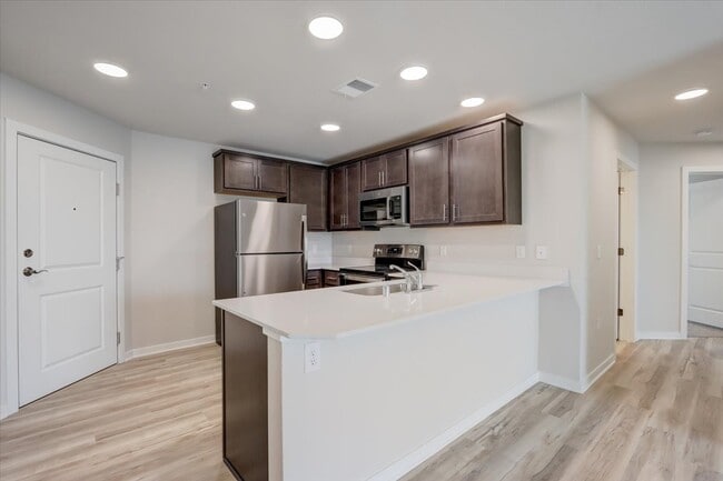 Building Photo - Hidden Hills Apartments