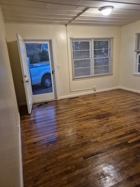 Comedor - 606 Hill St