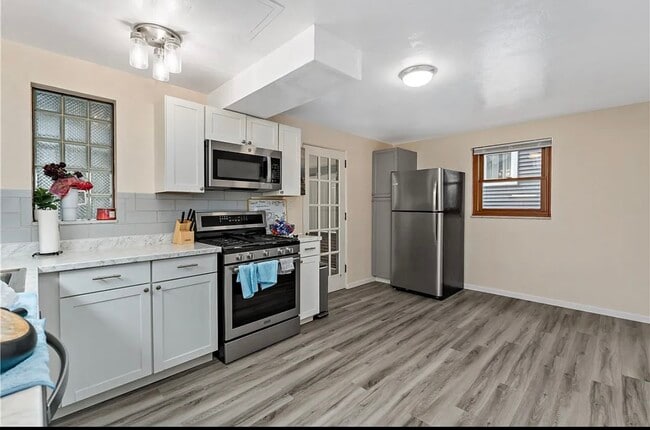 Kitchen - 932 Lebanon Ave