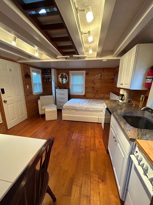 Building Photo - Beachwood Condominiums - Unit 23