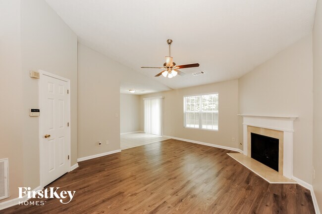 Foto del edificio - 5255 Hillcrest Glenn Dr
