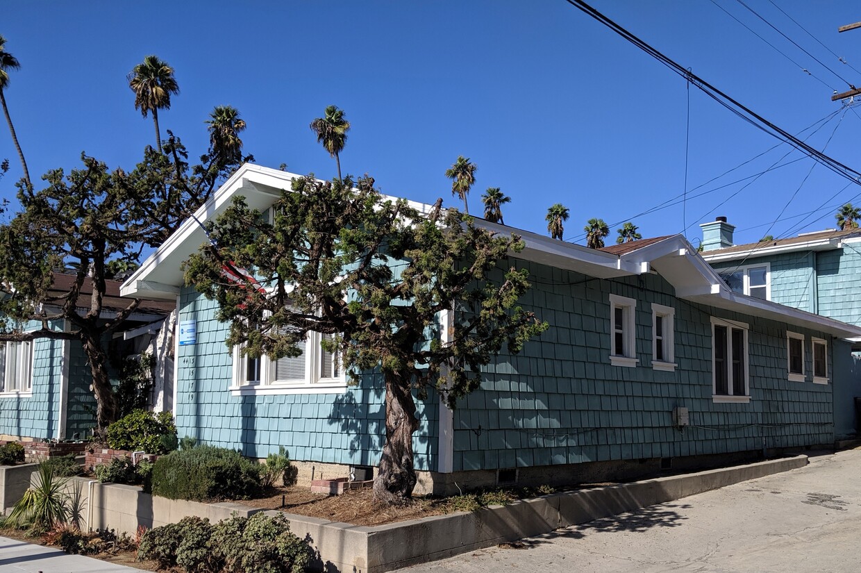 Primary Photo - 4413 E Shaw St