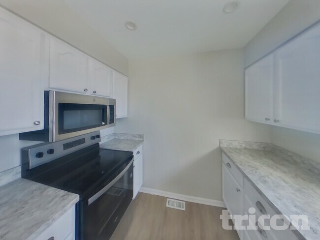 Foto del edificio - 6650 Brook Forest Dr