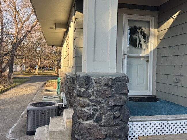 Foto del edificio - 615 W Waverly Pl