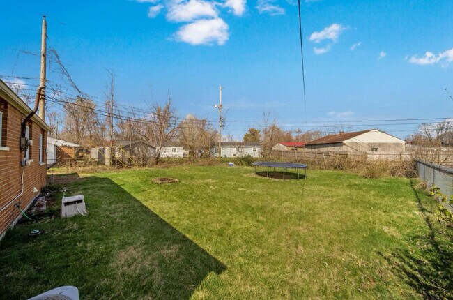 Foto del edificio - 1602 Vilardo Ln