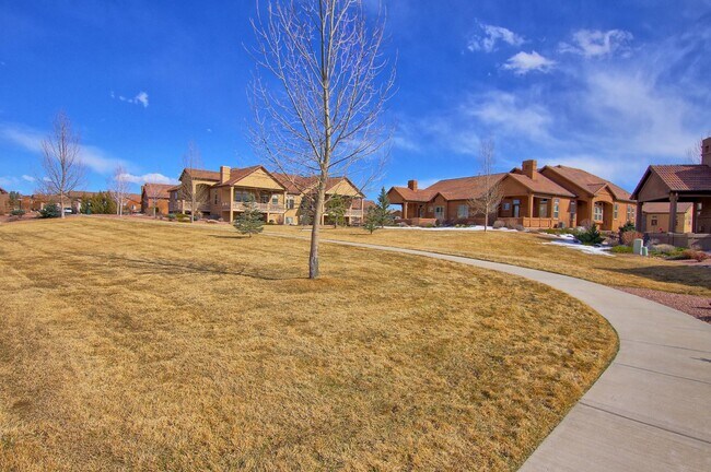 Building Photo - Flying Horse Country Club area home