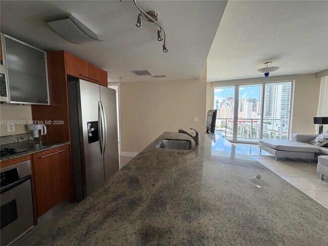 Foto del edificio - 185 SW 7th St