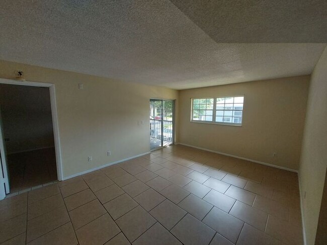 Foto del edificio - 584 Fairways Ln