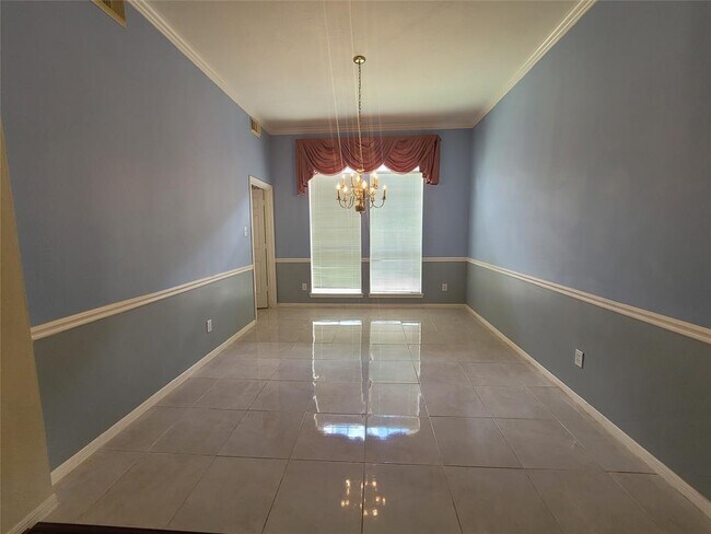 Building Photo - 1711 Monvale Ln