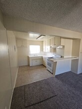 Building Photo - 812 S Glendale Ave