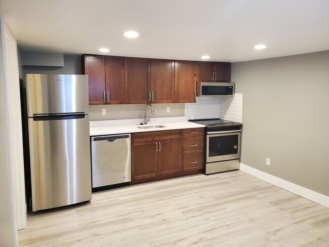 Foto del edificio - Recently Remodeled One Bedroom in Goose Ho...