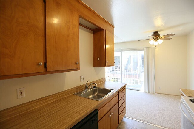 Foto del edificio - OPEN HOUSE: Sunday (8/10) 12:00pm-12:30pm....