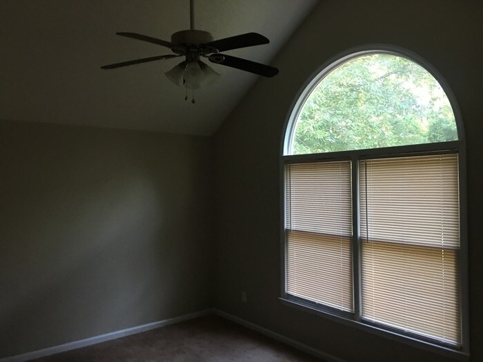 Building Photo - Nice open home with two story family room
