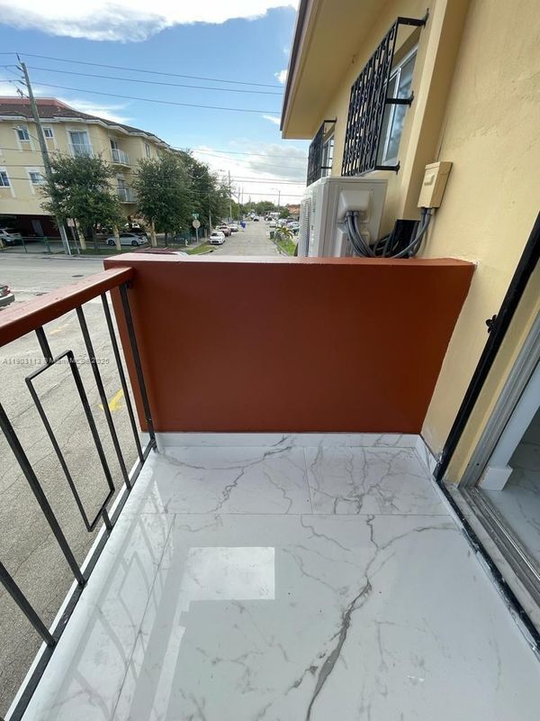 Building Photo - 47 NW 47th Ave