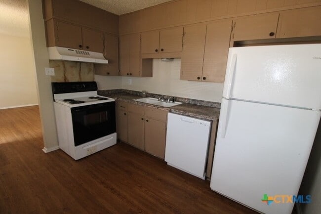 Building Photo - 603 Westview Cir