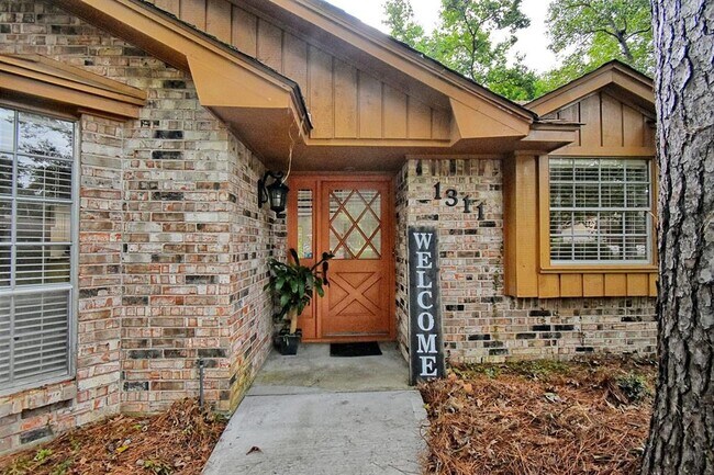 Foto del edificio - 1311 Forest Cove Dr