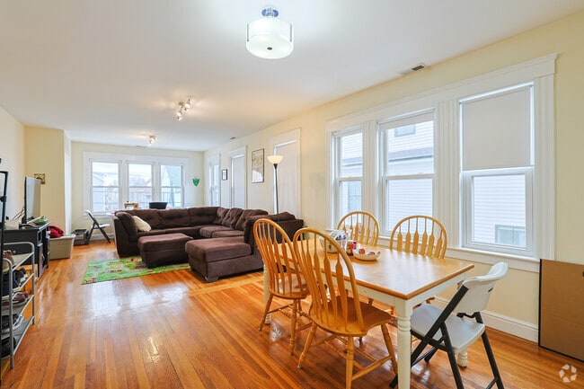 Interior Photo - 7-9 Bonner Ave