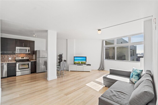 Foto del edificio - 7135 Collins Ave