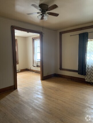 Building Photo - 304 N Main St