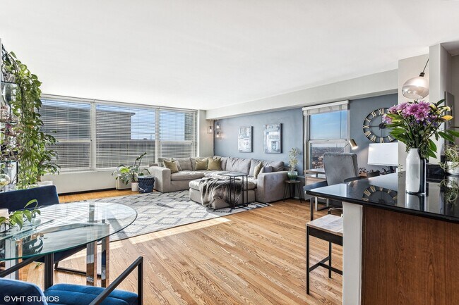 Foto del edificio - 3600 N Lake Shore Dr