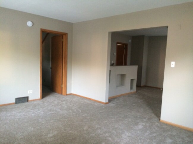 Building Photo - Uptown Duplex for Rent – Heart of The Wedg...