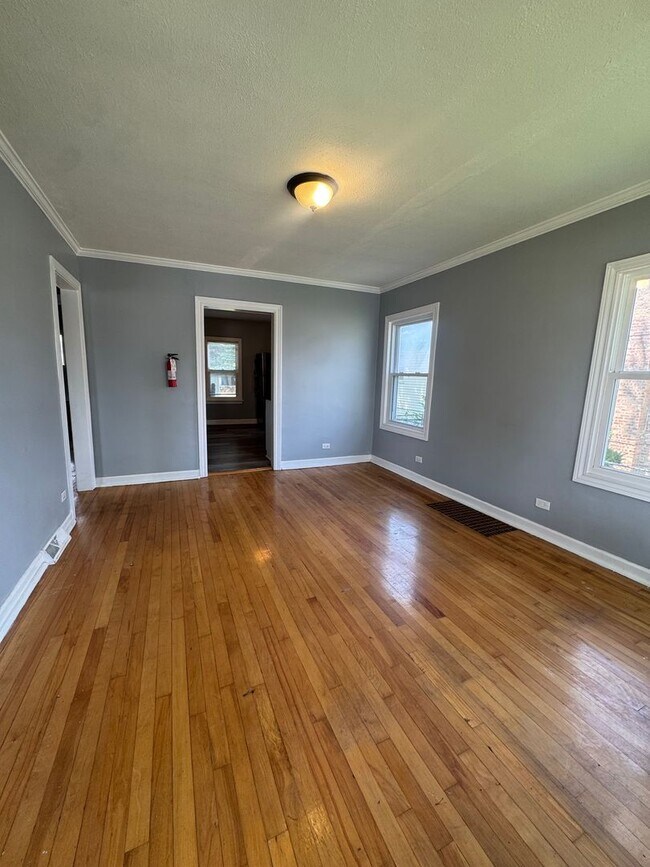 Foto del edificio - 2 Bedroom 1 Bathroom house in Calumet Park...