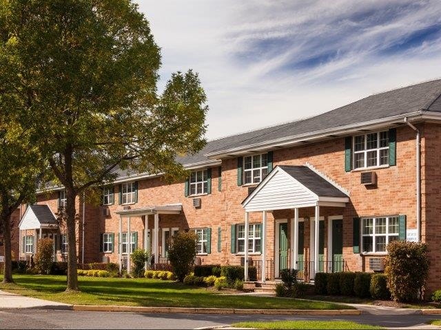 Building Photo - Dorchester Manor Apartments