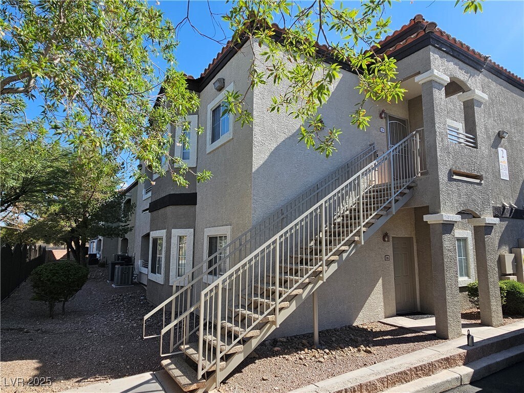 Foto principal - 6160 Rumrill St