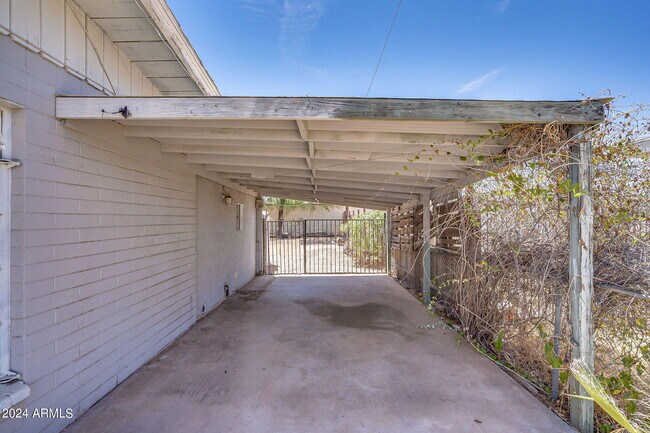 Building Photo - 446 S Fraser Dr