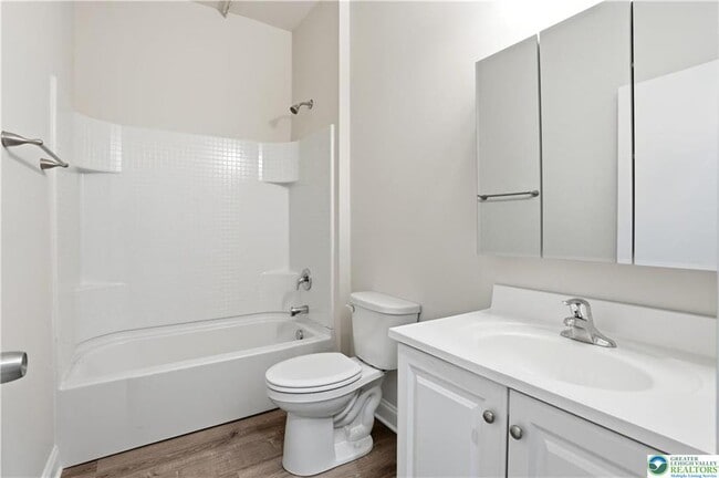 Building Photo - 109 S Centre St