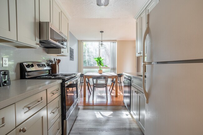 Photo - 181 Del Medio Ave Apartment