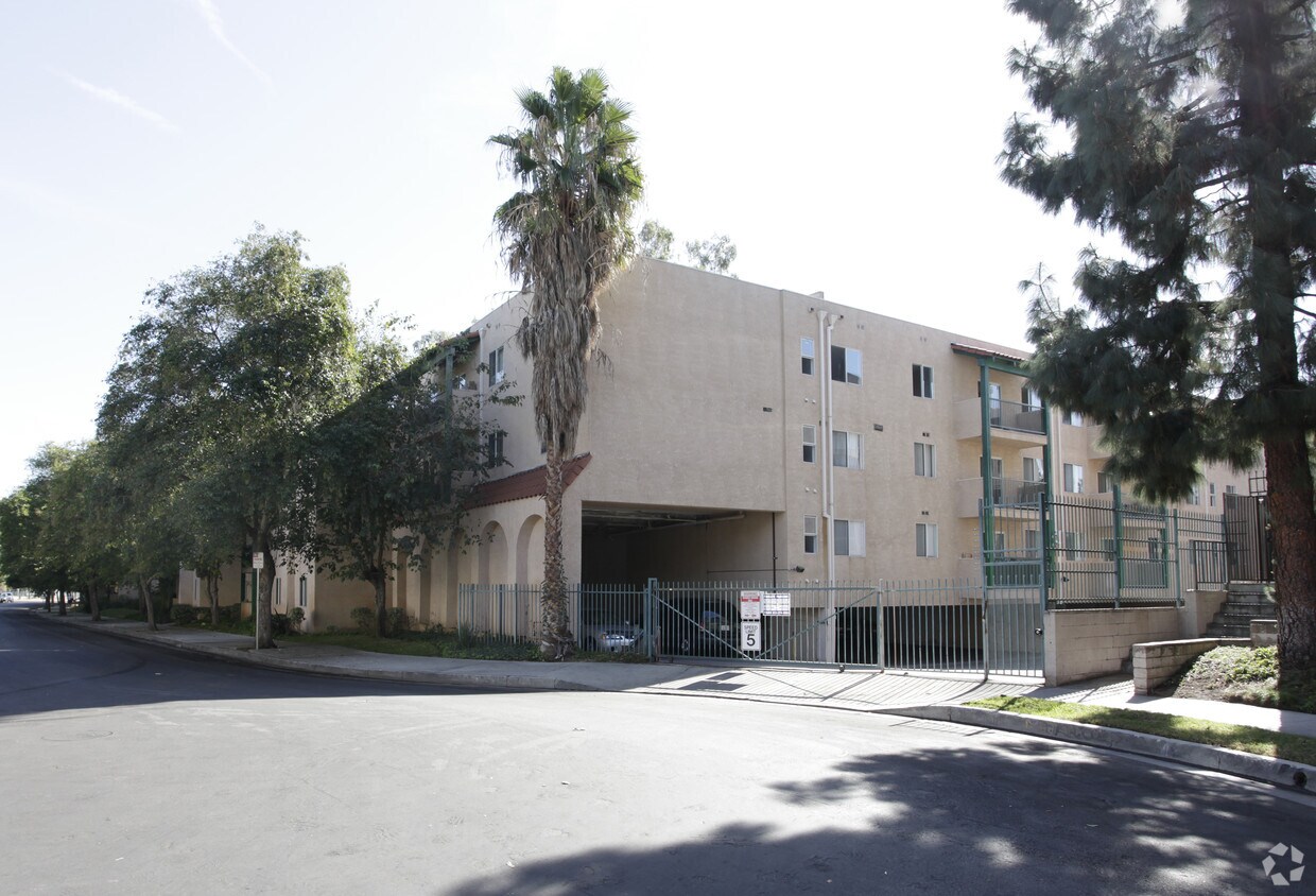 Casa Granada Apartments in Granada Hills, CA