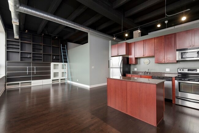 Building Photo - 4131 W Belmont Ave