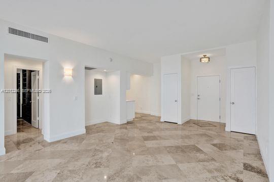 Foto del edificio - 90 Edgewater Dr