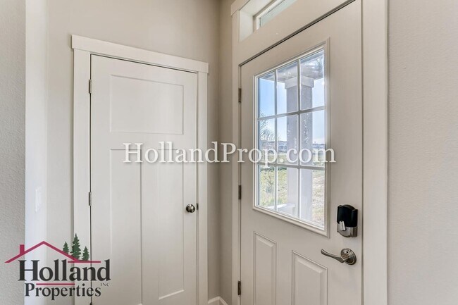 Building Photo - Modern Luxury Living Near Intel, Parks & Everything You Need!