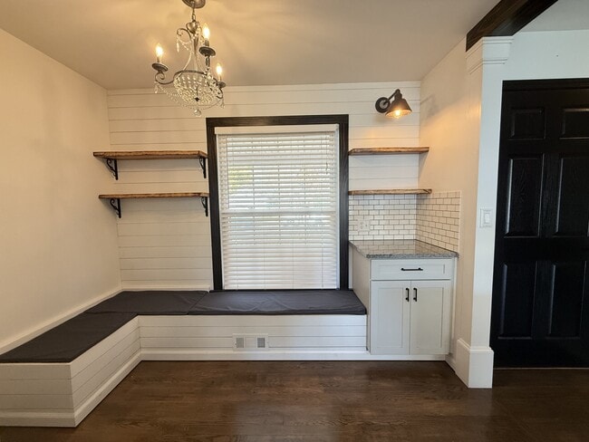 Foto del edificio - 2447 Roanoke Dr