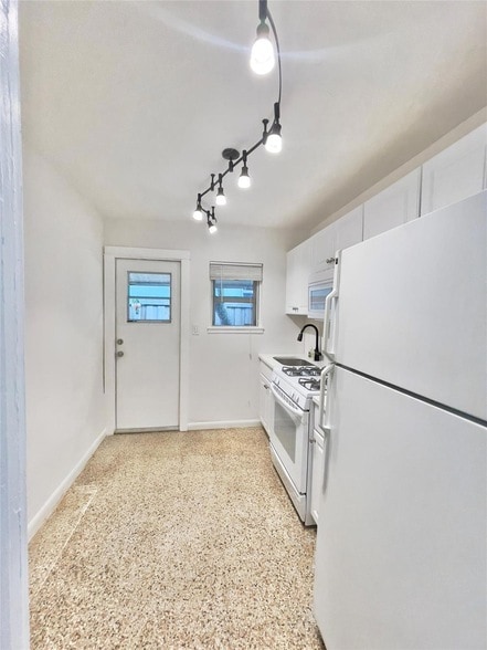 Foto del edificio - 1614 NE 7th St