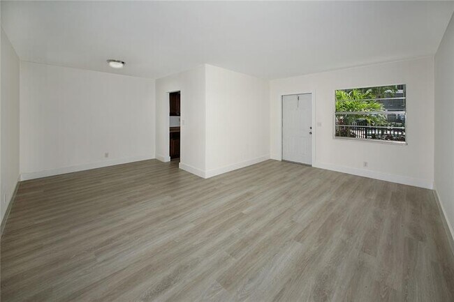 Building Photo - 512 Bayshore Dr