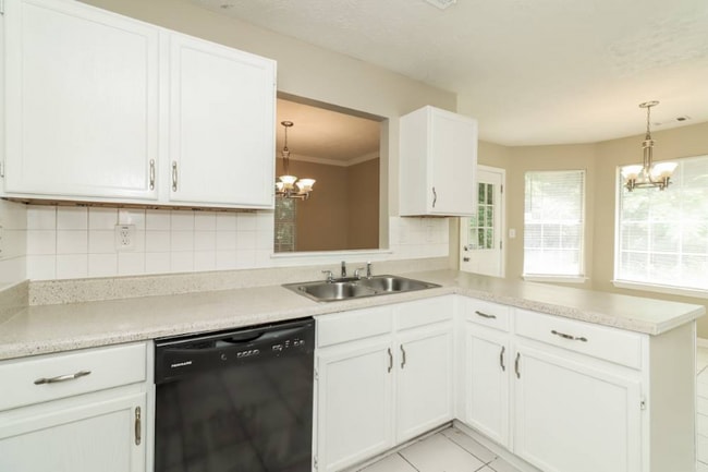 Building Photo - 692 Coventry Dr