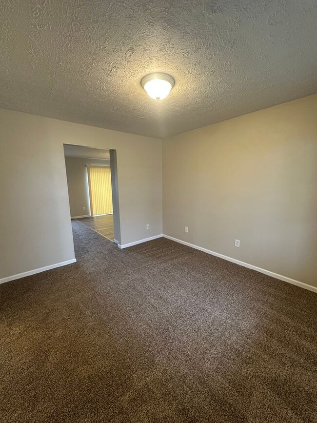 Building Photo - 4BR / 2BA Home in Middletown with Two Car Garage For Rent!