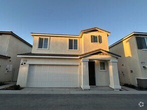 Building Photo - 2059 Bergamot St