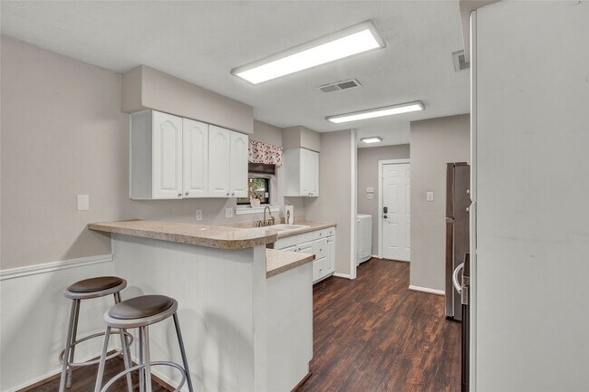 Foto del edificio - 6208 Brookdale Dr