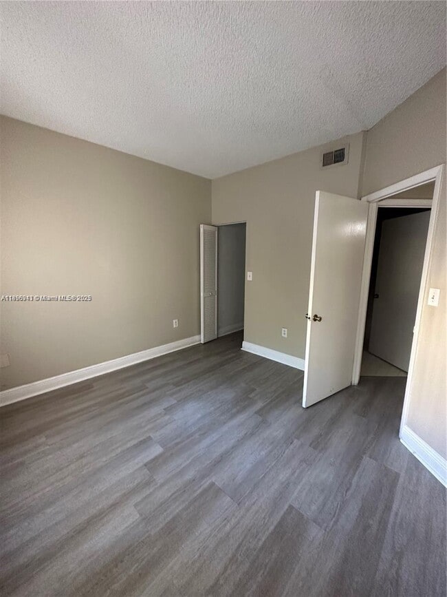 Foto del edificio - 2445 SW 18th Terrace