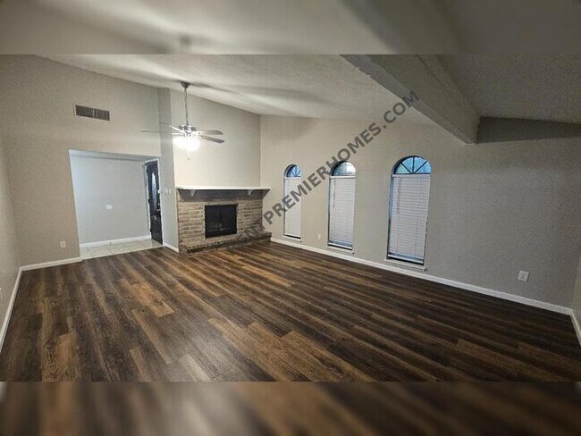 Building Photo - 14502 Lourdes Dr