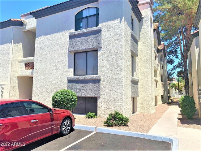 Building Photo - 1101 S Sycamore
