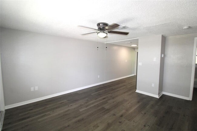 Foto del edificio - 350 Elmstreet Ct