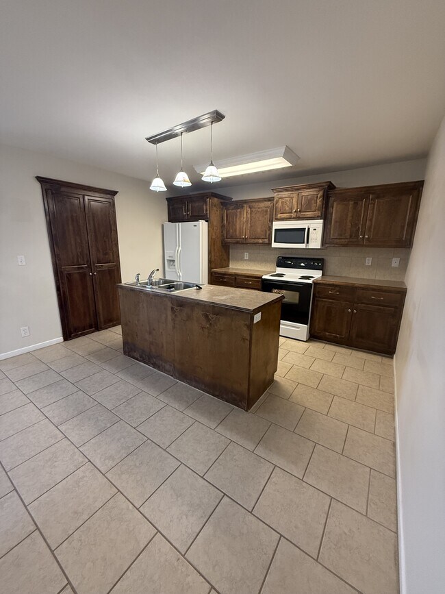 Building Photo - 1108 Kimmy Ln