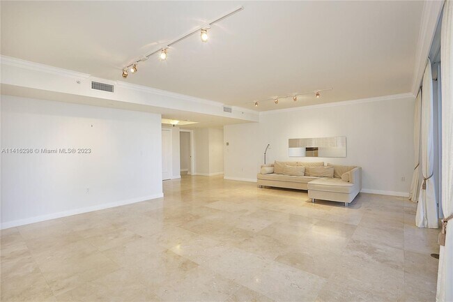 Building Photo - 430 Grand Bay Dr