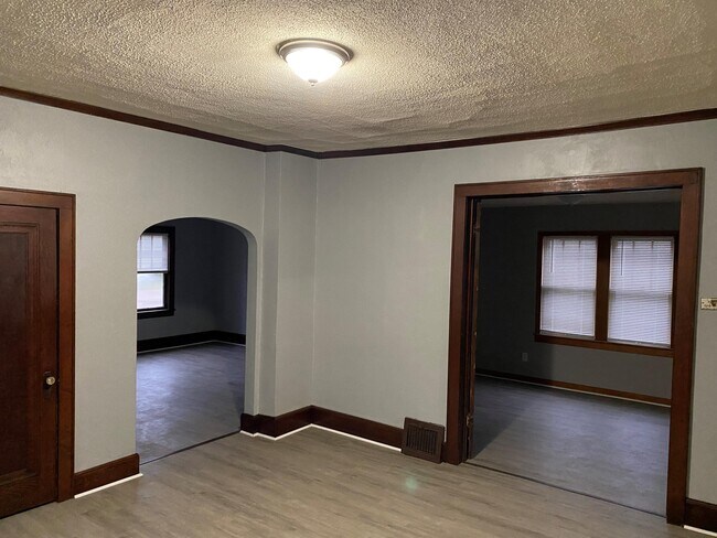Building Photo - 631 School Ave