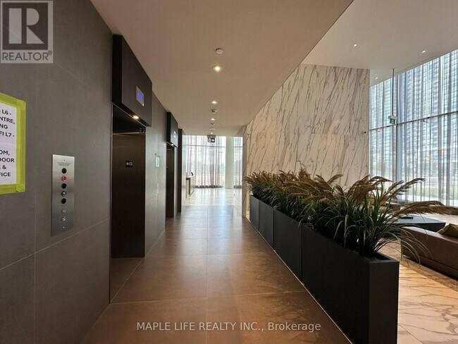 Photo du bâtiment - 448 Burnhamthorpe Rd W